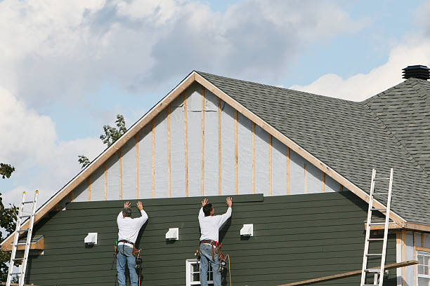 Professional Siding Installation technician working in Quincy, FL